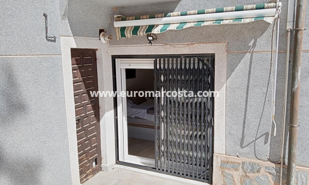 Objekte zum Wiederverkauf - Villa freitstehend - Torrevieja - Los Balcones - Los Altos del Edén