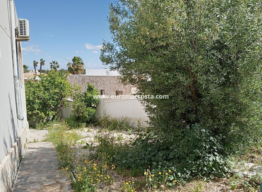 Objekte zum Wiederverkauf - Villa freitstehend - Torrevieja - Los Balcones - Los Altos del Edén