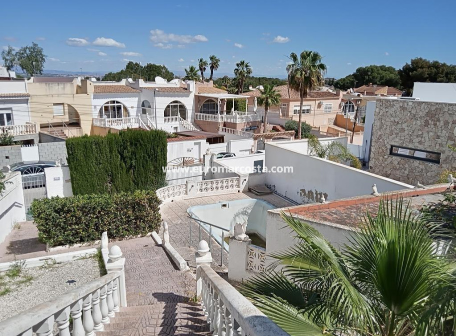 Objekte zum Wiederverkauf - Villa freitstehend - Torrevieja - Los Balcones - Los Altos del Edén