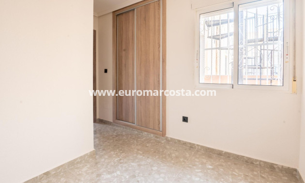 Objekte zum Wiederverkauf - Wohnung - Orihuela Costa - Los Almendros-La Florida