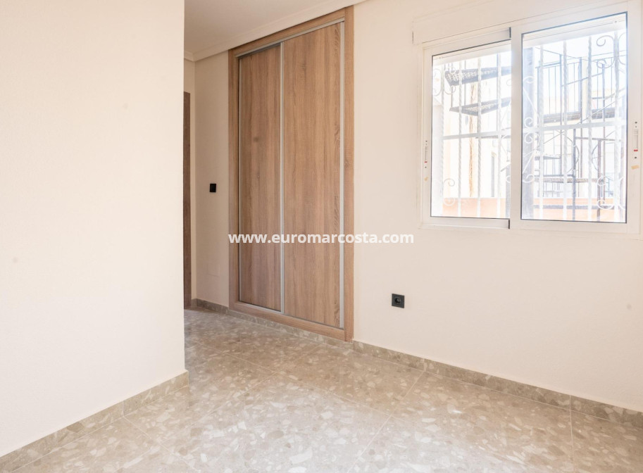 Objekte zum Wiederverkauf - Wohnung - Orihuela Costa - Los Almendros-La Florida