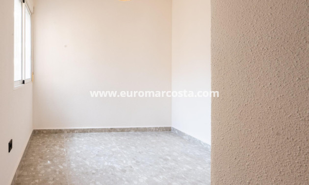 Objekte zum Wiederverkauf - Wohnung - Orihuela Costa - Los Almendros-La Florida