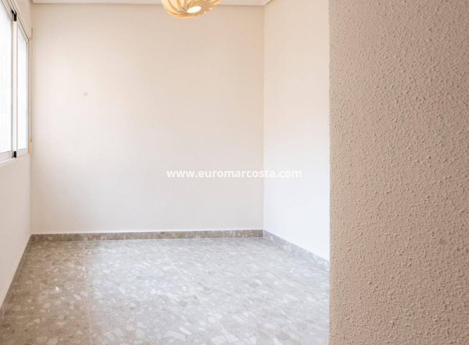 Objekte zum Wiederverkauf - Wohnung - Orihuela Costa - Los Almendros-La Florida