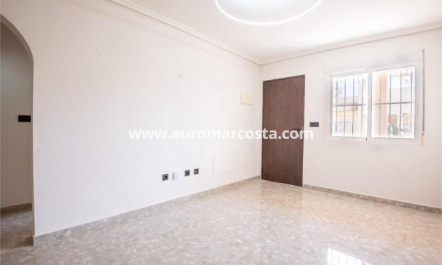 Objekte zum Wiederverkauf - Wohnung - Orihuela Costa - Los Almendros-La Florida