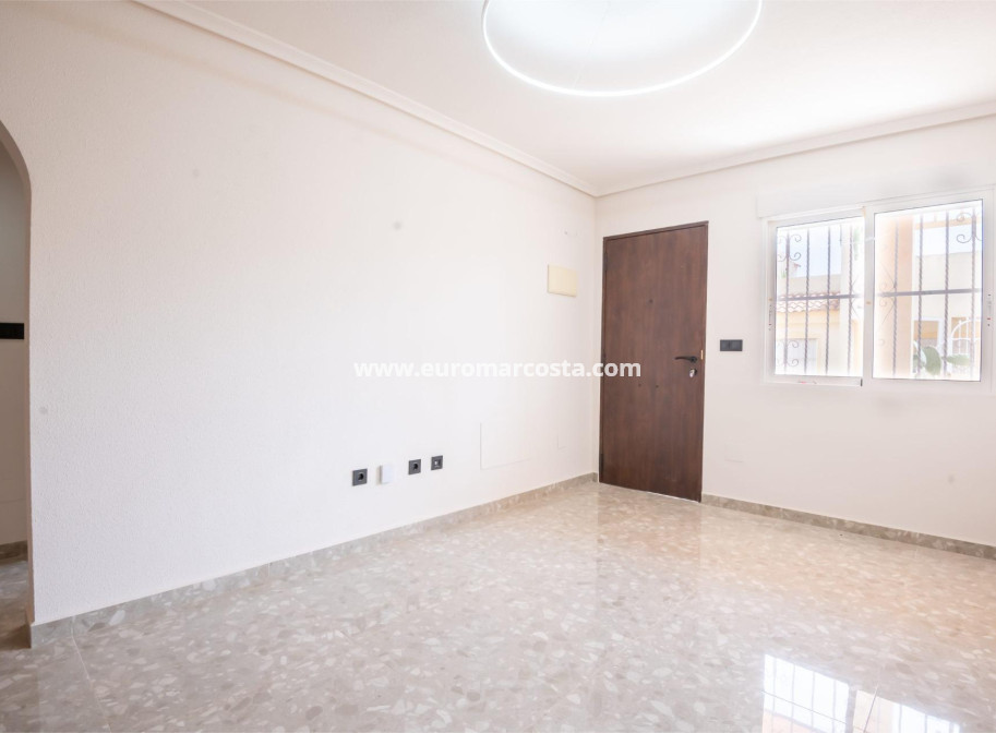 Objekte zum Wiederverkauf - Wohnung - Orihuela Costa - Los Almendros-La Florida