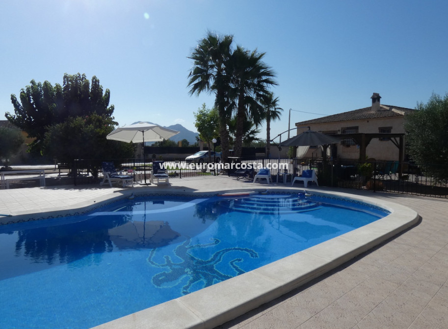 Sale - Country house - Rafal