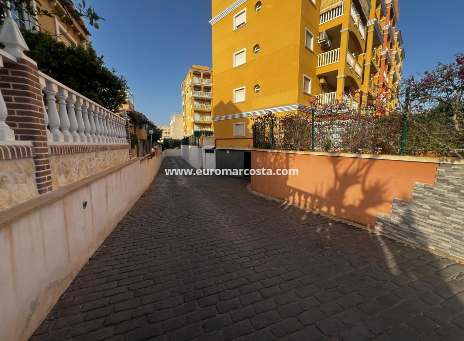 Objekte zum Wiederverkauf - Garage - Torrevieja - TORREVIEJA