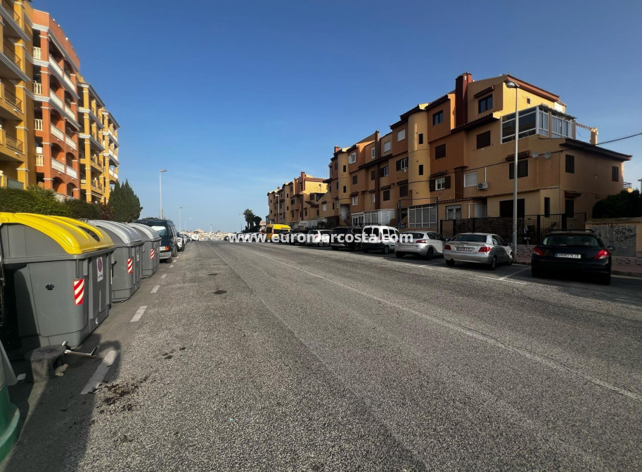Objekte zum Wiederverkauf - Garage - Torrevieja - TORREVIEJA