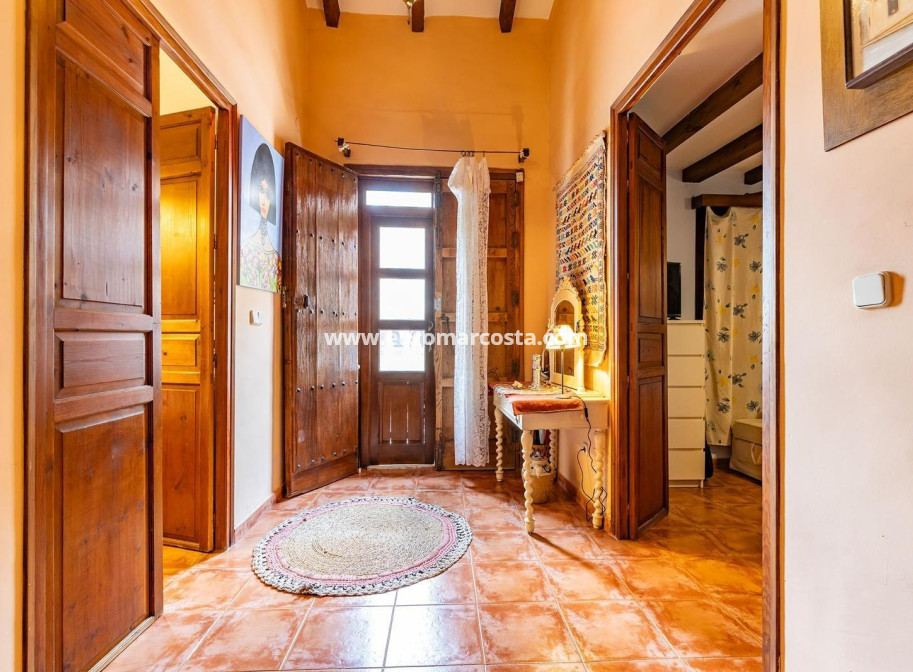 Sale - Villa - Los Martinez Del Puerto - Los Martínez del Puerto
