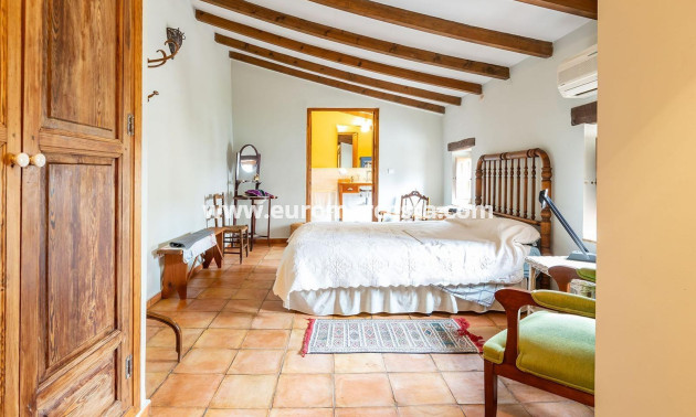 Sale - Villa - Los Martinez Del Puerto - Los Martínez del Puerto