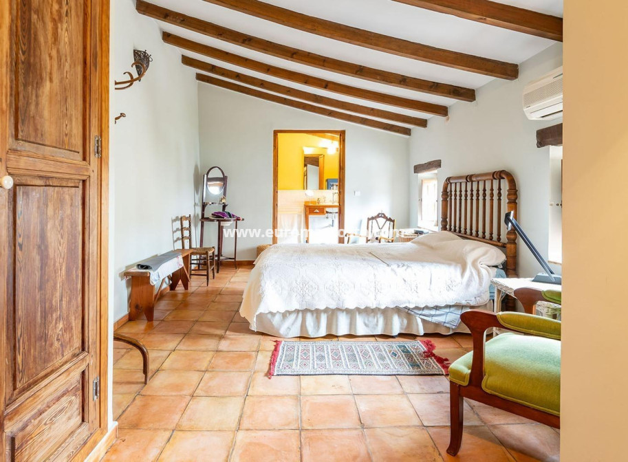 Sale - Villa - Los Martinez Del Puerto - Los Martínez del Puerto