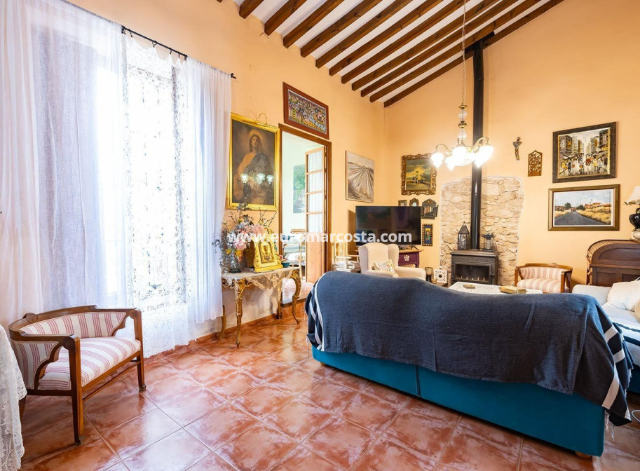 Sale - Villa - Los Martinez Del Puerto - Los Martínez del Puerto