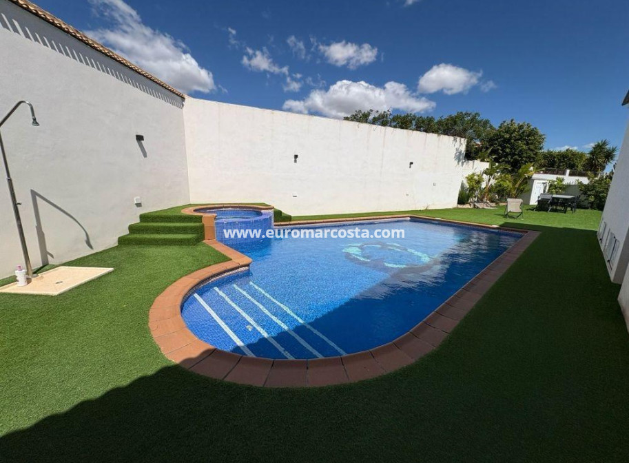 Venta - Villa - Torrevieja - Los Balcones - Los Altos del Edén