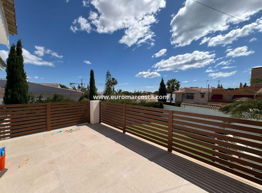 Venta - Villa - Torrevieja - Los Balcones - Los Altos del Edén