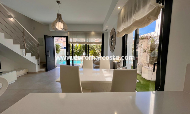 Venta - Adosado - Orihuela Costa - TORREVIEJA