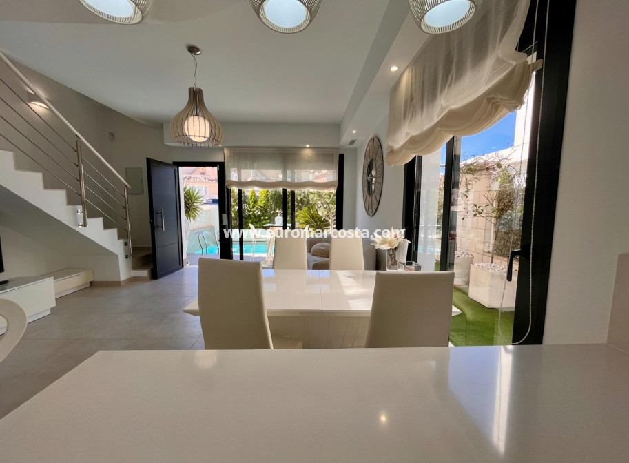 Venta - Adosado - Orihuela Costa - TORREVIEJA