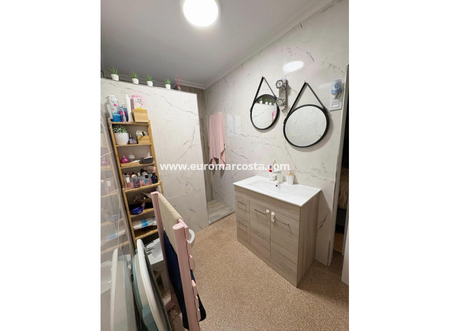 Venta - Apartamento / piso - Los Montesinos