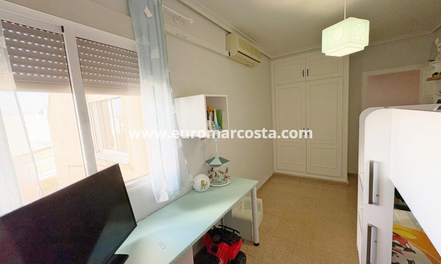 Venta - Apartamento / piso - Los Montesinos