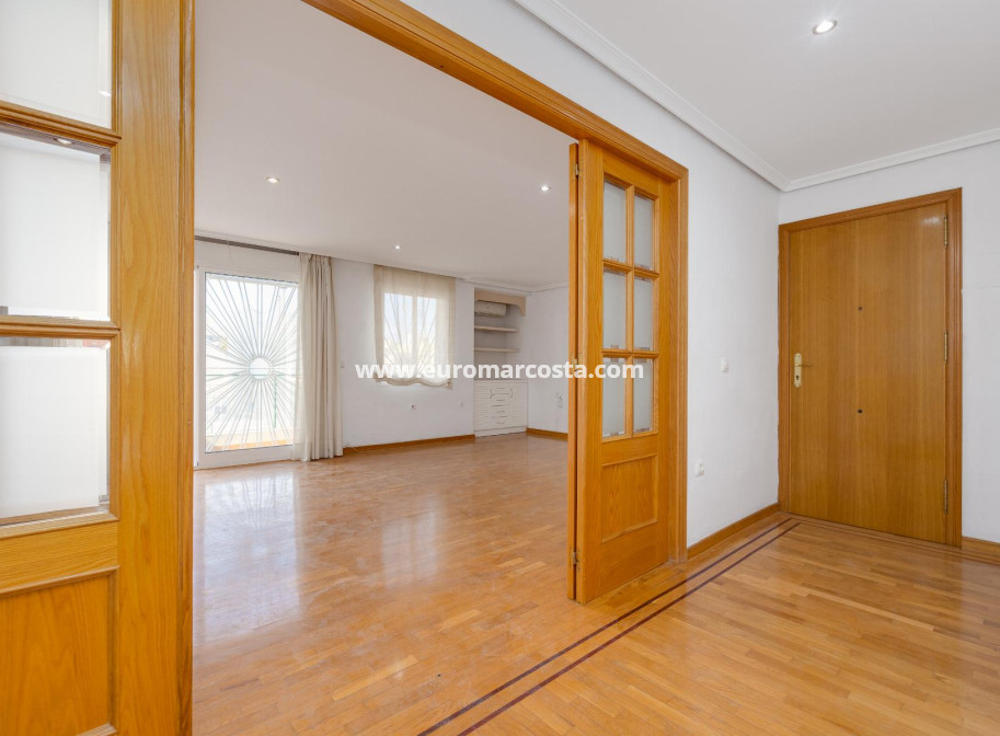 Sale - Apartment / flat - Torrevieja - TORREVIEJA