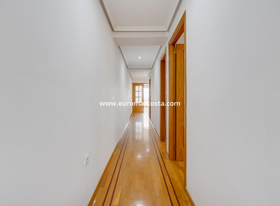Sale - Apartment / flat - Torrevieja - TORREVIEJA