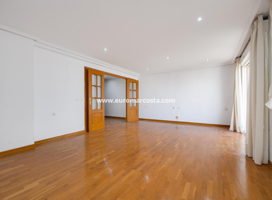 Sale - Apartment / flat - Torrevieja - TORREVIEJA