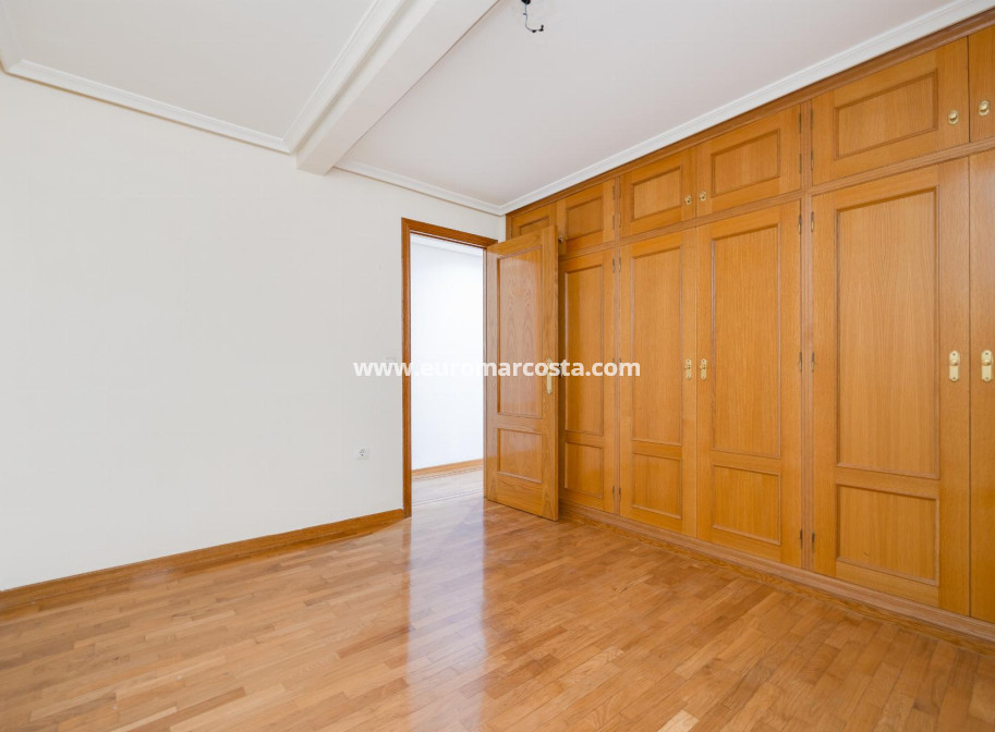Sale - Apartment / flat - Torrevieja - TORREVIEJA