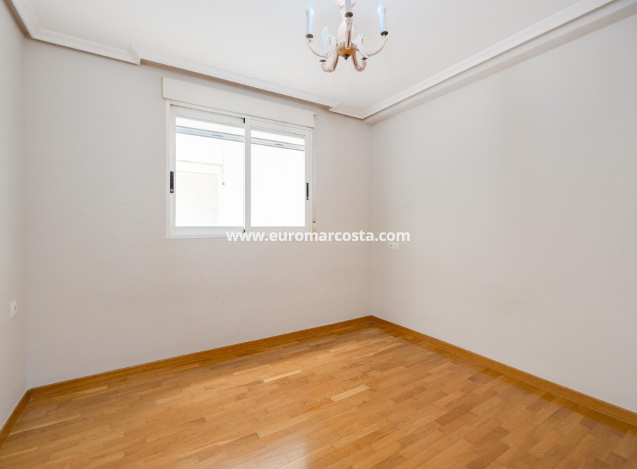 Sale - Apartment / flat - Torrevieja - TORREVIEJA