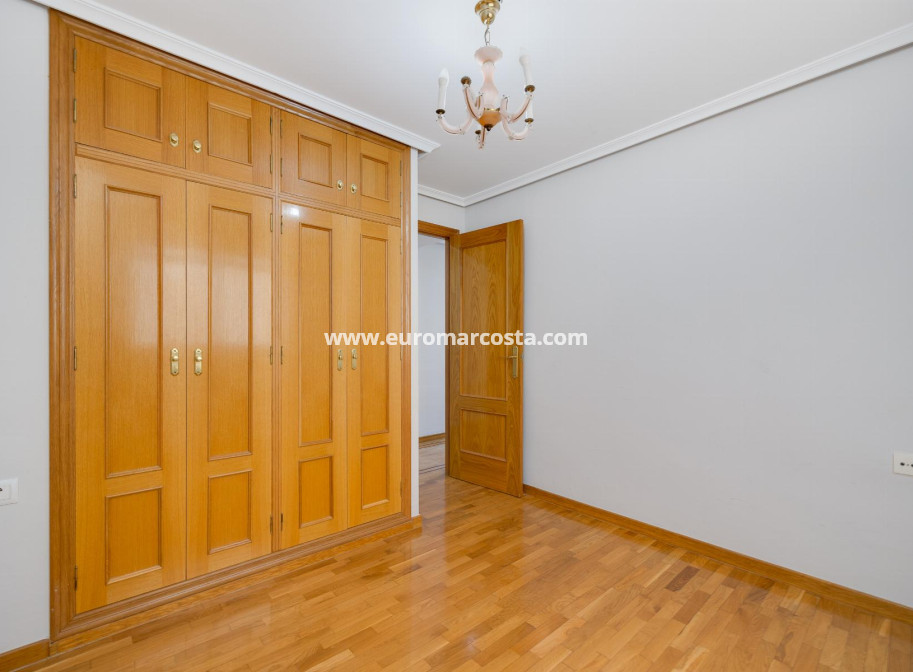 Sale - Apartment / flat - Torrevieja - TORREVIEJA