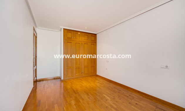 Sale - Apartment / flat - Torrevieja - TORREVIEJA