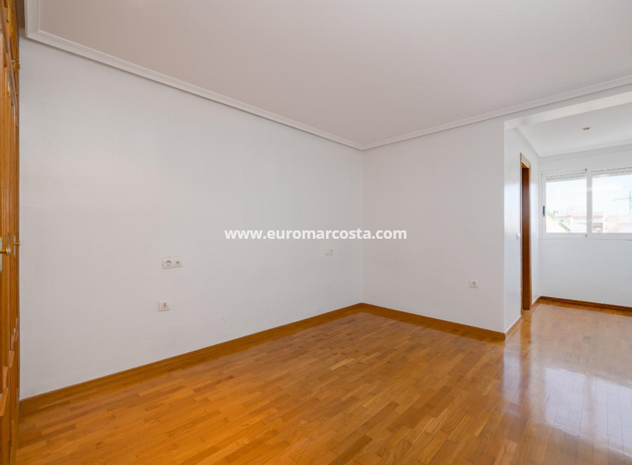 Sale - Apartment / flat - Torrevieja - TORREVIEJA