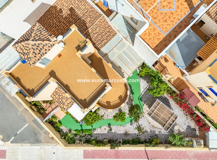 Sale - Chalet - Orihuela Costa - La Zenia- Orihuela costa