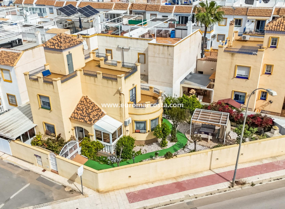 Sale - Chalet - Orihuela Costa - La Zenia- Orihuela costa