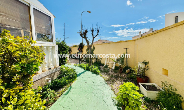 Sale - Chalet - Orihuela Costa - La Zenia- Orihuela costa