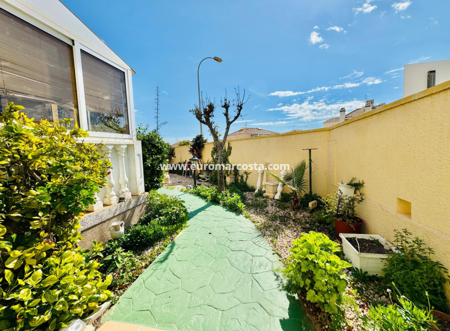 Sale - Chalet - Orihuela Costa - La Zenia- Orihuela costa