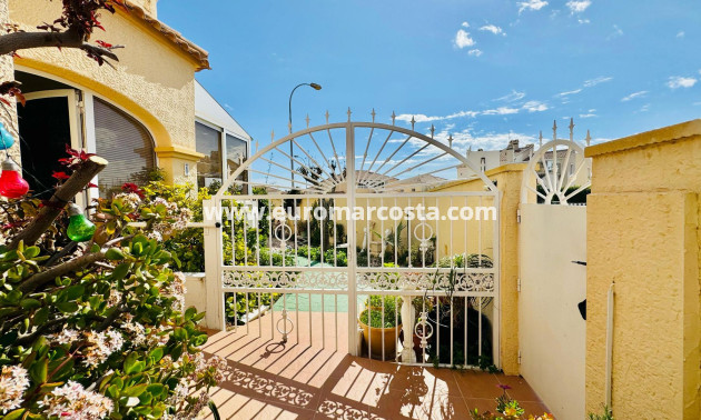 Sale - Chalet - Orihuela Costa - La Zenia- Orihuela costa