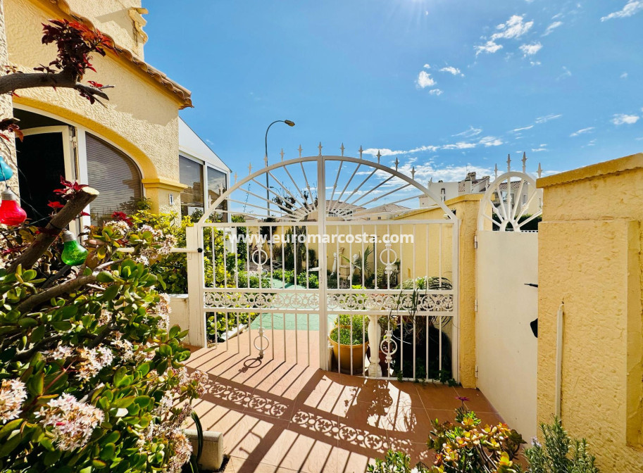 Sale - Chalet - Orihuela Costa - La Zenia- Orihuela costa