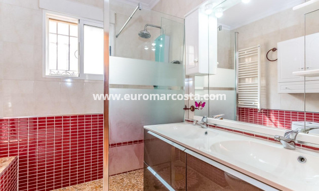 Sale - Chalet - Orihuela Costa - La Zenia- Orihuela costa