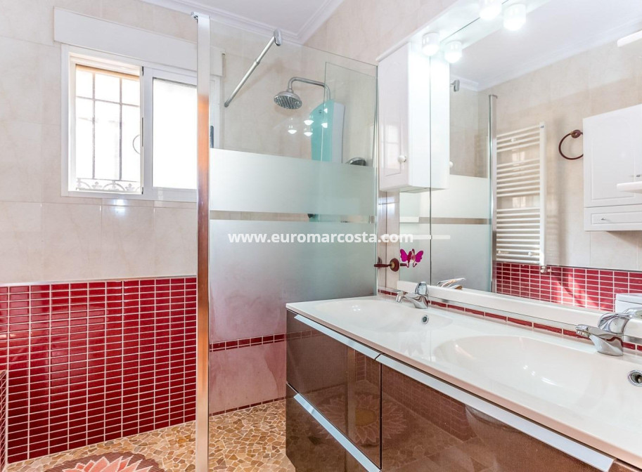 Sale - Chalet - Orihuela Costa - La Zenia- Orihuela costa