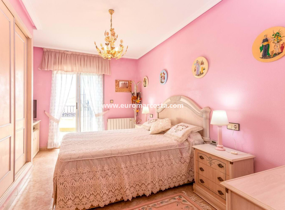 Sale - Chalet - Orihuela Costa - La Zenia- Orihuela costa