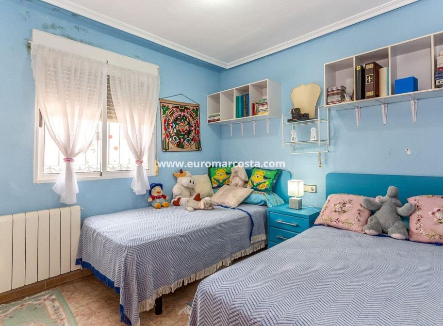 Sale - Chalet - Orihuela Costa - La Zenia- Orihuela costa