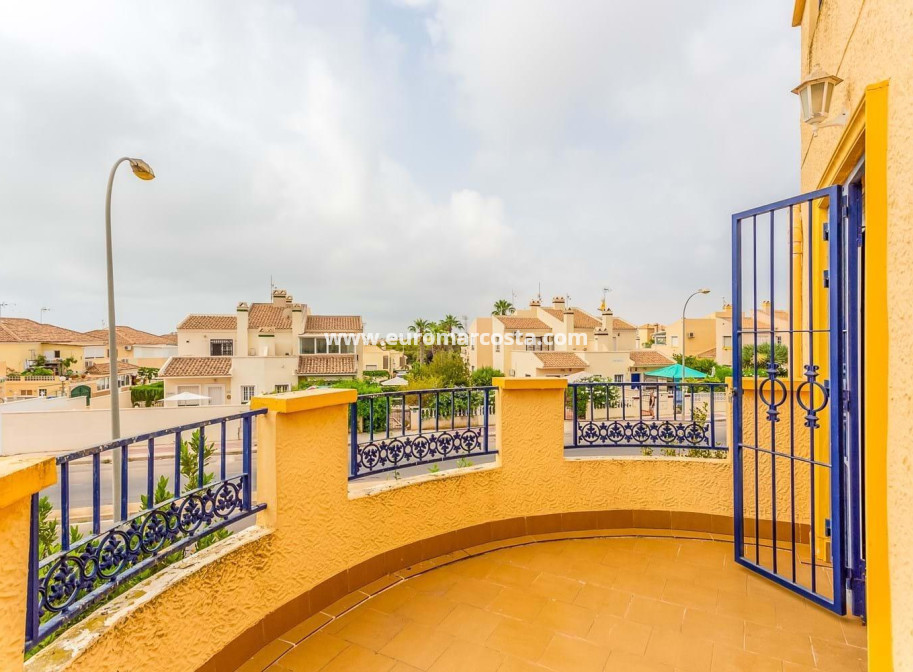Sale - Chalet - Orihuela Costa - La Zenia- Orihuela costa
