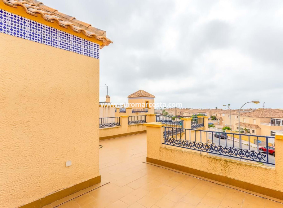 Sale - Chalet - Orihuela Costa - La Zenia- Orihuela costa