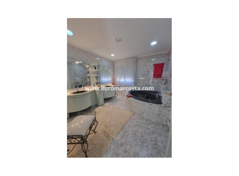 Sale - Villa - Orihuela Costa - TORREVIEJA