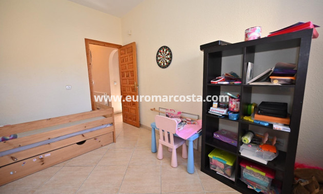 Objekte zum Wiederverkauf - Villa freitstehend - Torrevieja - TORREVIEJA