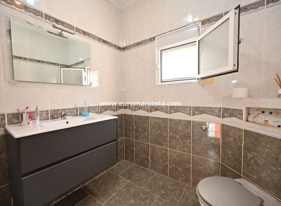 Objekte zum Wiederverkauf - Villa freitstehend - Torrevieja - TORREVIEJA