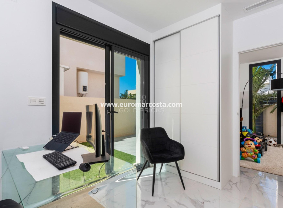 Venta - Villa - Los Montesinos - La herrada
