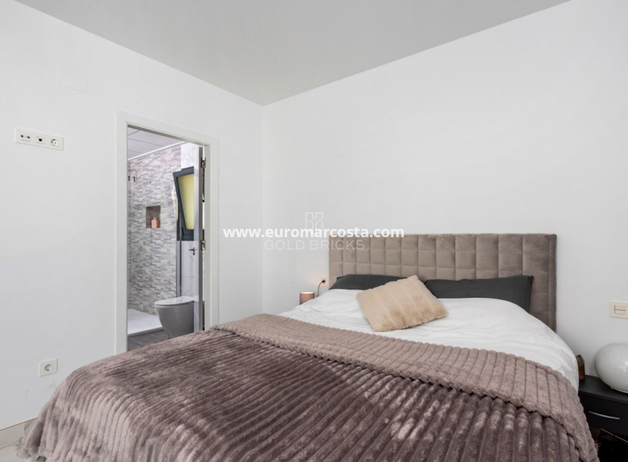 Venta - Villa - Los Montesinos - La herrada