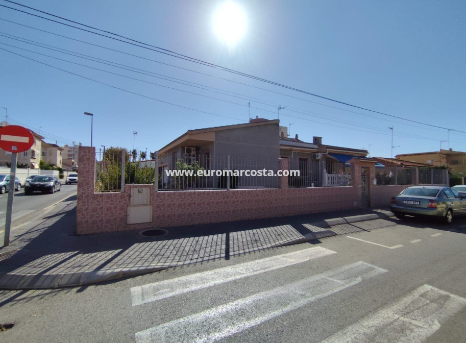 Objekte zum Wiederverkauf - Villa freitstehend - Torrevieja - TORREVIEJA