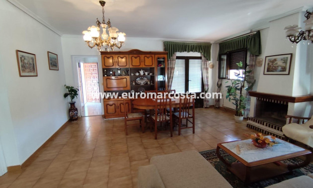 Objekte zum Wiederverkauf - Villa freitstehend - Torrevieja - TORREVIEJA