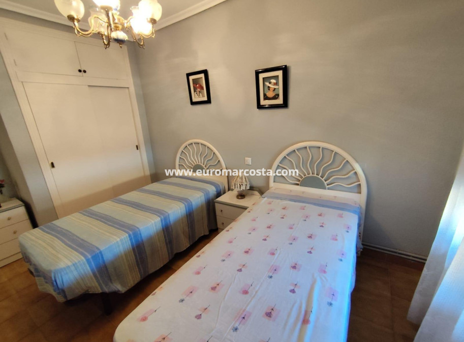 Objekte zum Wiederverkauf - Villa freitstehend - Torrevieja - TORREVIEJA